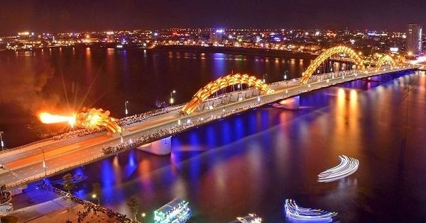 Đà Nẵng đẩy nhanh tiến độ dự án chiếu sáng nghệ thuật "Dòng sông ánh sáng" hai bên sông Hàn trong năm 2022 để thu hút du khách. (Nguồn ảnh: travelmag.vn)